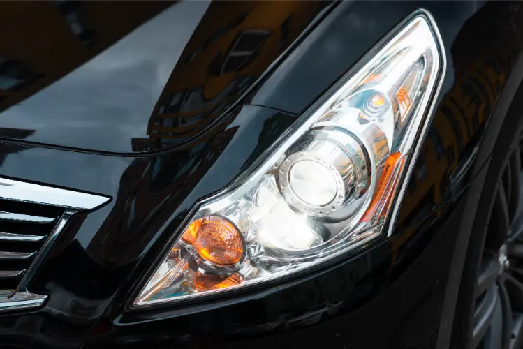 6 Hal-Hal yang Membuat Lampu Mobil Redup dan Membahayakan