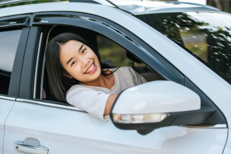 8 Tips Menyetir Mobil bagi Wanita agar Tetap Aman dan Nyaman