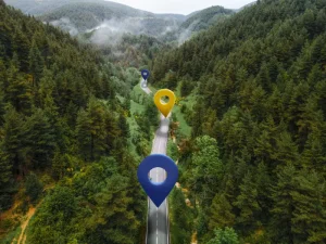 Perbedaan GoogleMaps dan Waze untuk Navigasi di Mobil