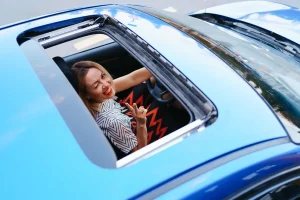 Apakah Sunroof Bikin Suhu Mobil Panas Melebihi Biasanya?